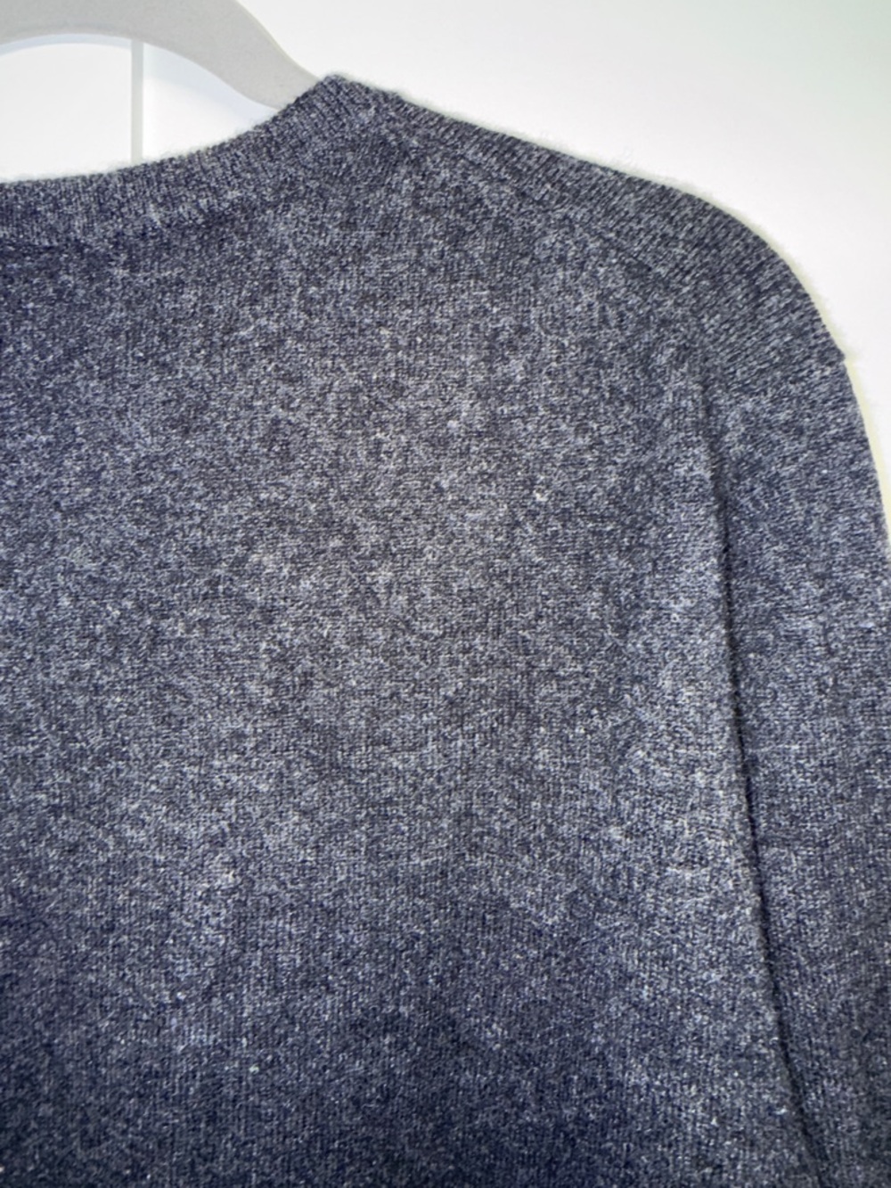 100% Cashmere Naadam Men's Charcoal Crewneck Sweater - Picture 6 of 7